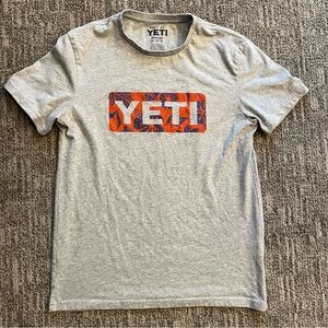 YETI Gray T-Shirt with Orange tropical flowers Graphic size adult medium
